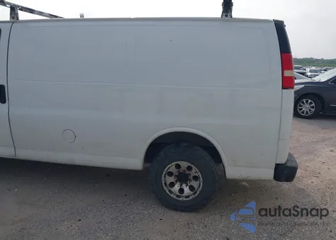 2012 Chevrolet Express 2500 Work Van z USA, uszkodzony, nr VIN 1GCWGFFA8C1106882